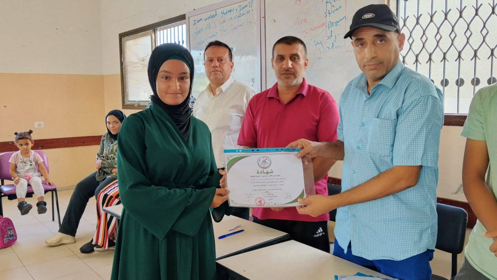 نادي الأقصى الرياضي يحتفي بتخريج شاعرات وكاتبات واعدات في ختام دورة «من فائض الصمت»